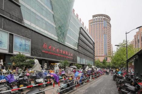杭州环北丝绸服装城离四季青服装市场走解放路,有35公里