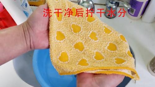 毛巾脏了怎么洗干净小妙招(毛巾脏了用什么方法洗最干净)(图1)