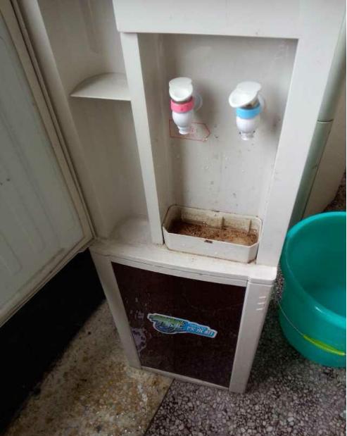 如何清洗饮水机内部的污垢(正确清洗饮水机小妙招)
