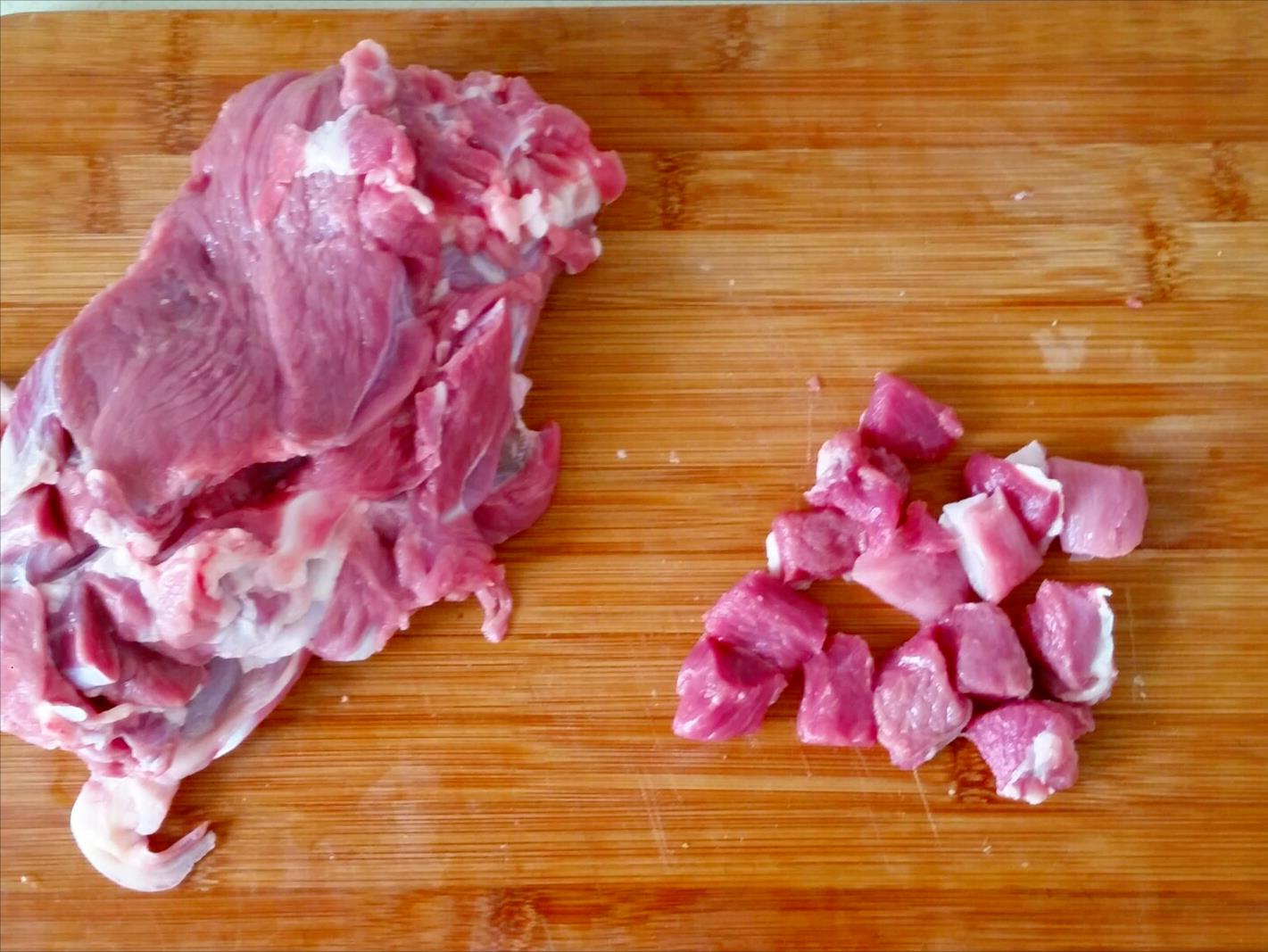 烧烤羊肉怎么腌制烤出来的羊肉膨胀(烧烤羊肉腌制配方)