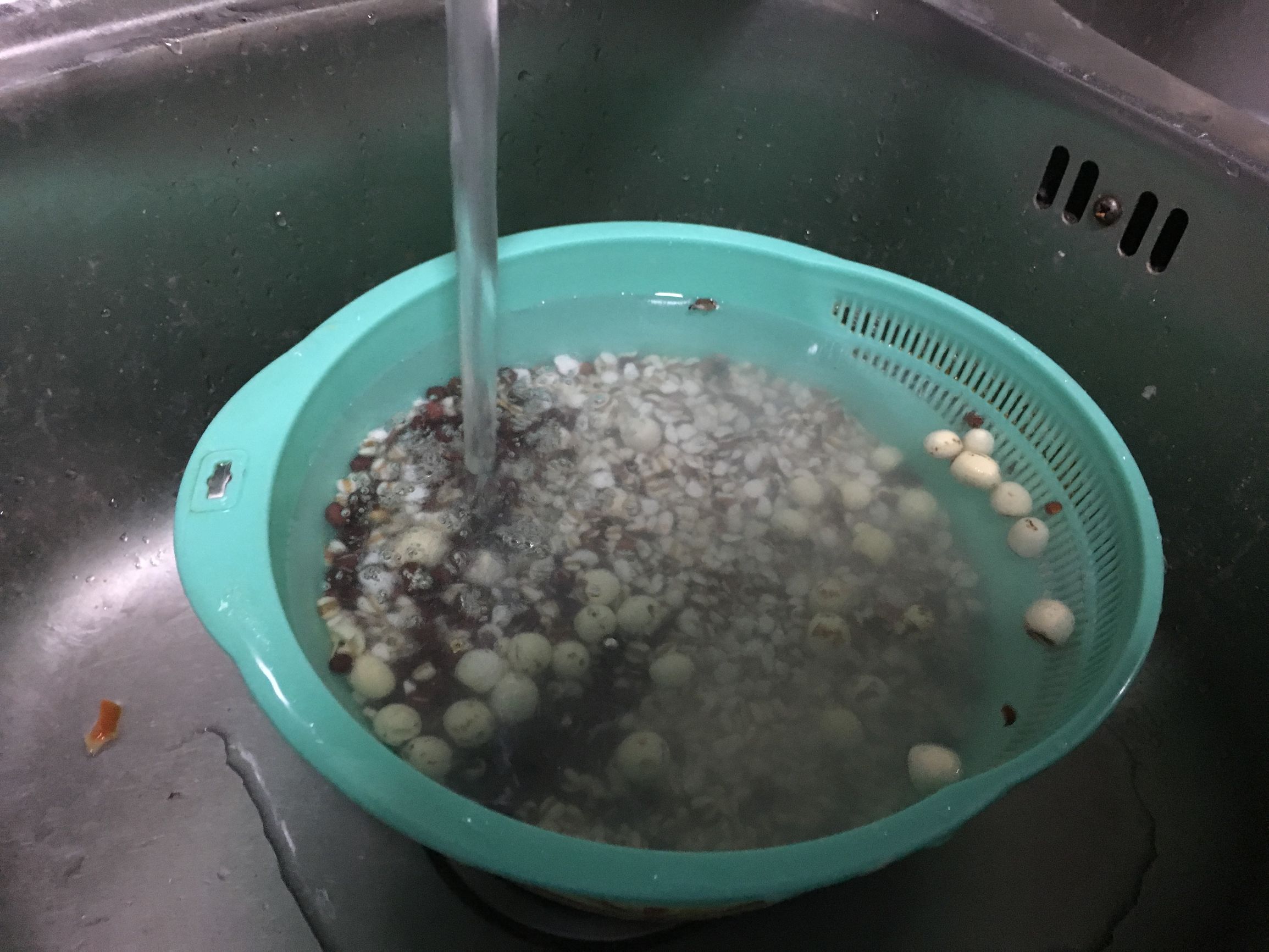 除湿气的红豆薏米粥怎么做(熬红豆薏米粥的方法)