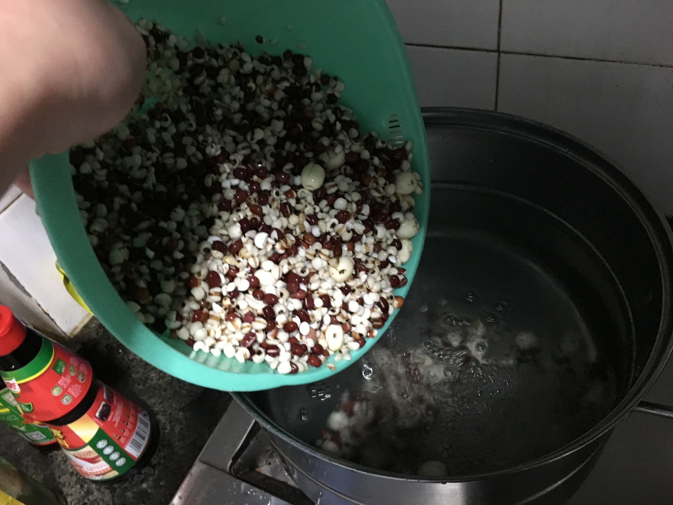 除湿气的红豆薏米粥怎么做(熬红豆薏米粥的方法)