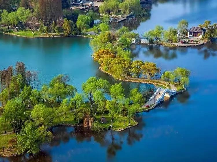 菱湖公园:城中翡翠,被称为安庆后花园