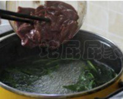菠菜猪肝汤的做法和功效(猪肝菠菜汤的做法家常)
