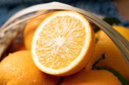 吃盐蒸橙子的注意事项有哪些(吃盐蒸橙子有什么禁忌和副作用)